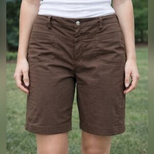 ATHLETA WOMEN'S SIZE 12 Shorts, front pockets and side zipper pocket